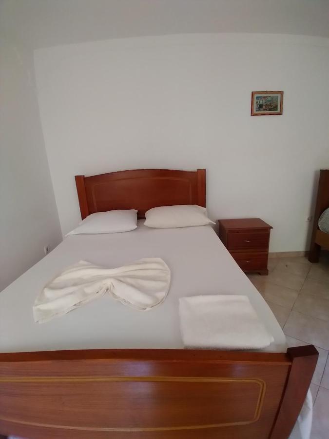 Pensao Domingas Hotell São Filipe Exteriör bild