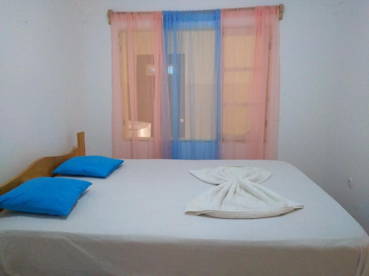 Pensao Domingas Hotell São Filipe Exteriör bild