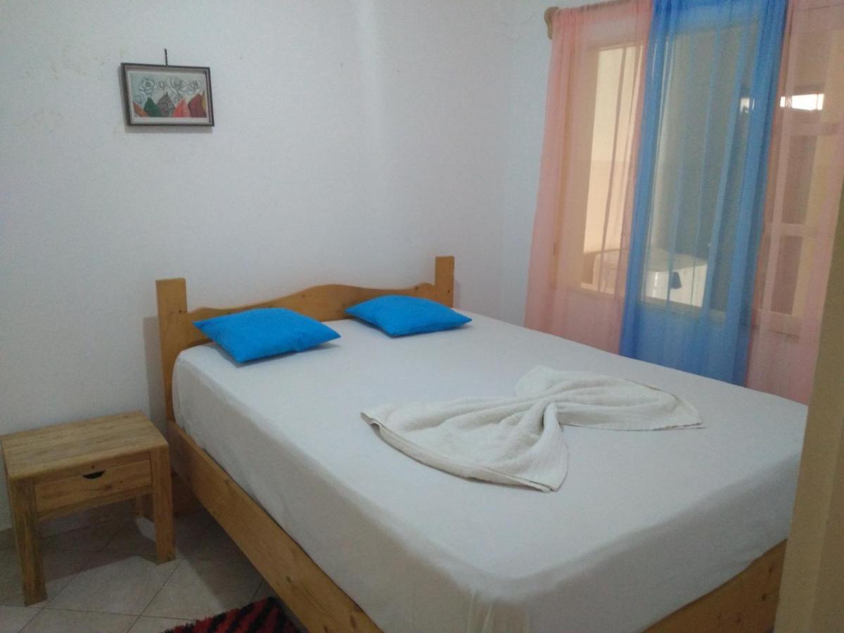 Pensao Domingas Hotell São Filipe Exteriör bild